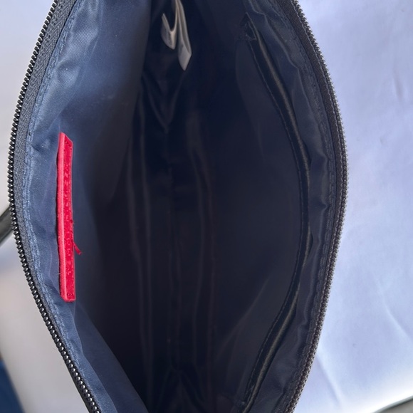 Tommy Hilfiger Black and Cream Shoulder Bag with Elegant Pattern - Picture 9 of 12